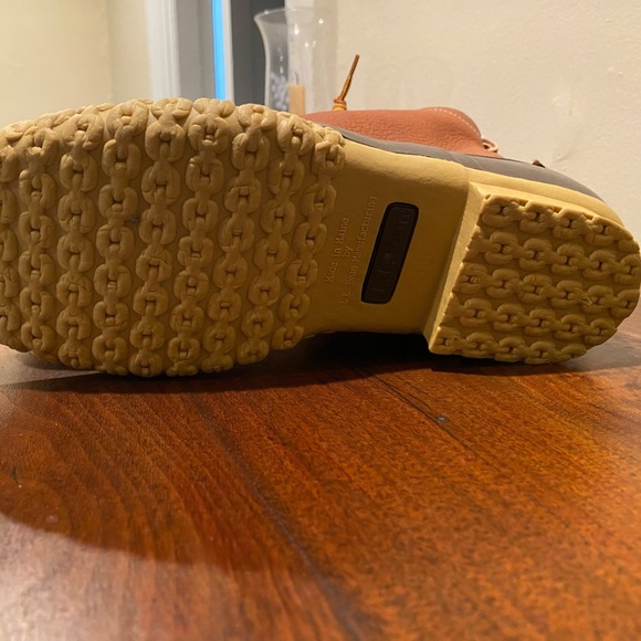 Women’s L.L. Bean Boots, 8" Shearling-Lined PrimaLoft - Picture 7 of 11